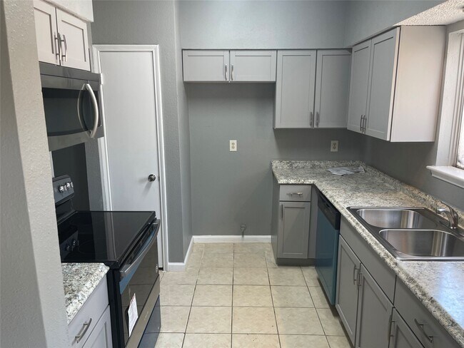 Building Photo - 12400 Brookglade Cir