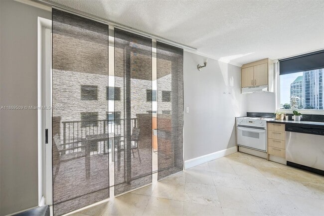 Building Photo - 2951 S Bayshore Dr