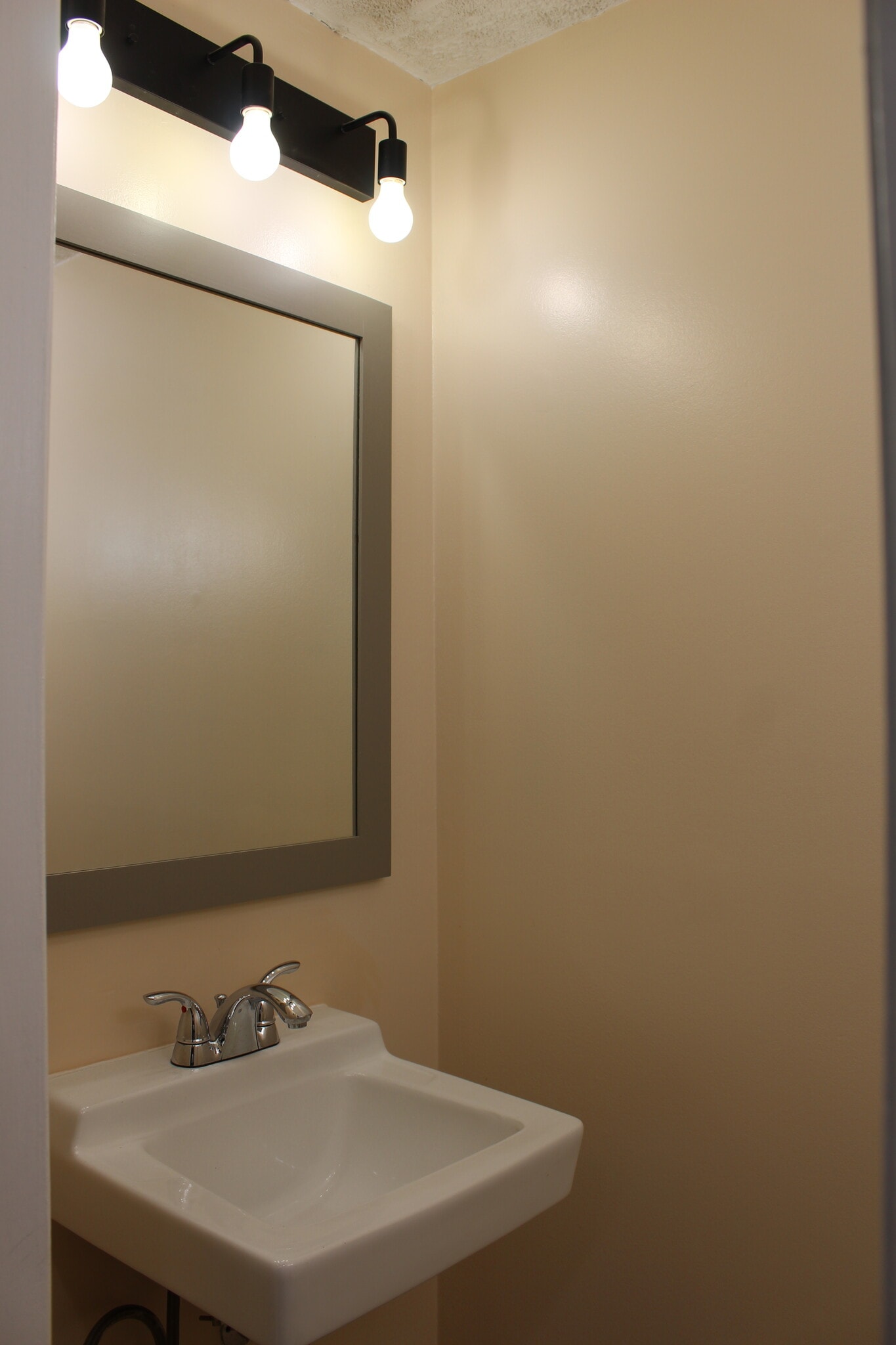 Building Photo - 32 Medimount Dr