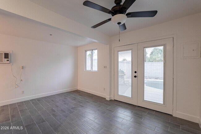 Building Photo - 536 W 18th St