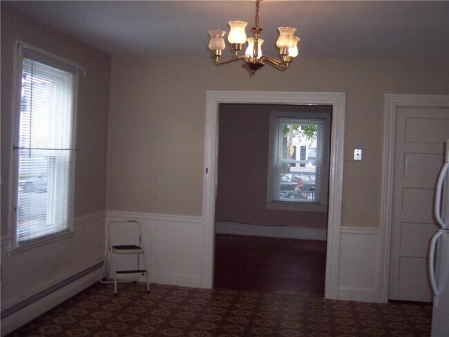 Building Photo - 427 High St