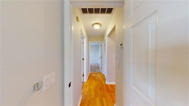 Building Photo - 7923 Ridge Pointe Dr E