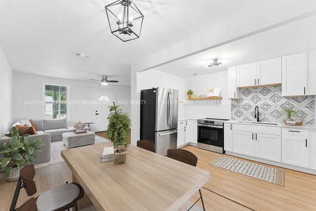 Building Photo - Charming Newly Renovated 2-Bedroom Home Near Murray Hill!