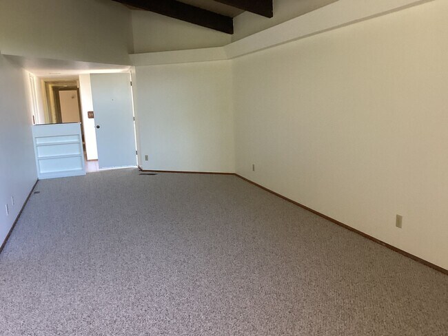 Building Photo - 271 Bowen Ave
