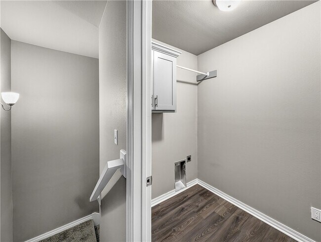 Building Photo - 195 E 2nd St