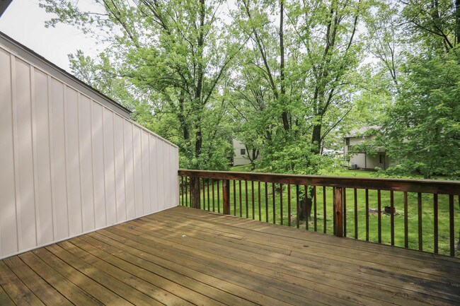 Building Photo - 439 Foxfire Dr