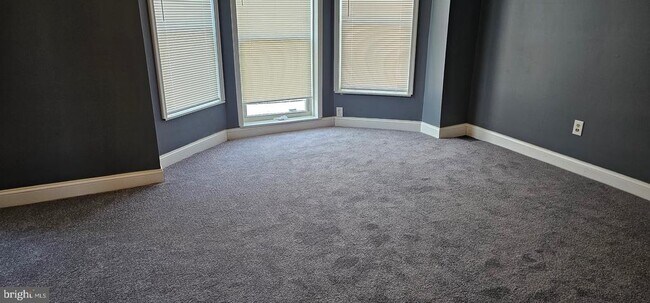 Building Photo - 1221 Poplar Grove St