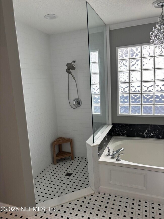 Building Photo - 651 Selva Lakes Cir