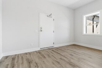 Building Photo - Downtown Gastonia Condo