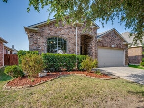 Building Photo - 3213 Hornbeam St