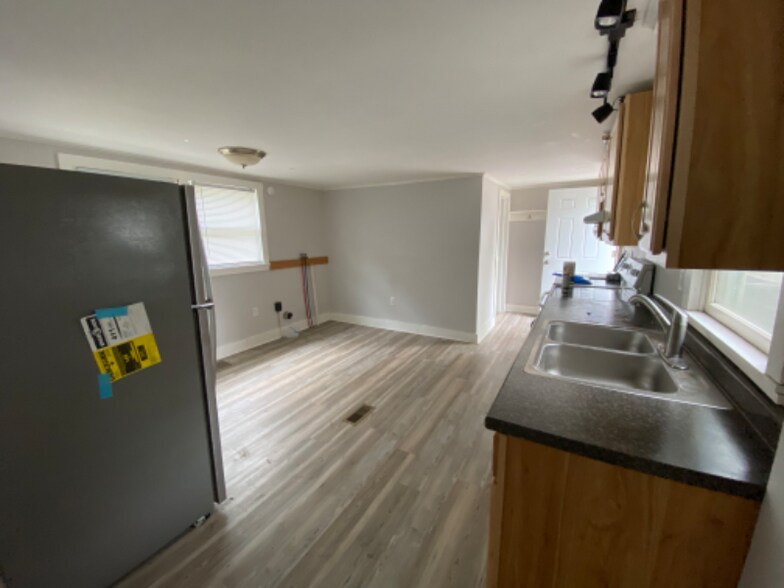 Building Photo - 37 Getchell St