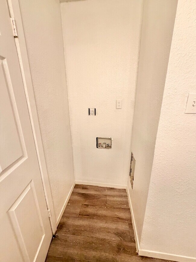 Building Photo - "Charming 2-Bed Oasis in Lubbock: Cozy Comfort at 529 42nd Street!"