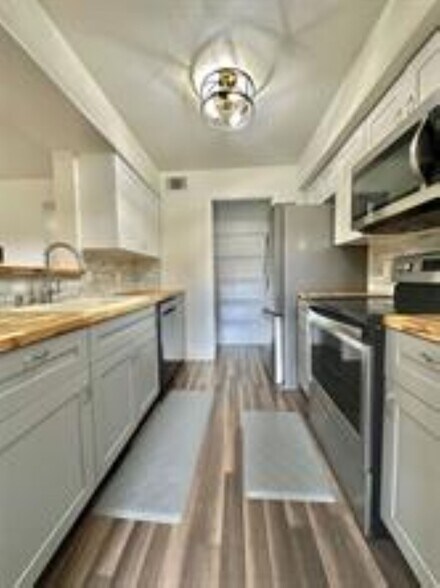 Building Photo - 2371 NW 33rd St