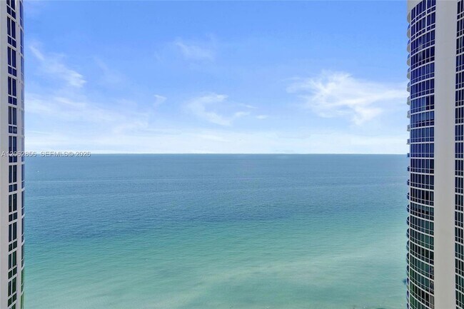 Building Photo - 16001 Collins Ave