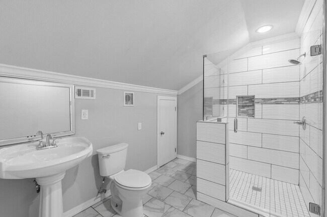 Building Photo - 3338 Prospect St