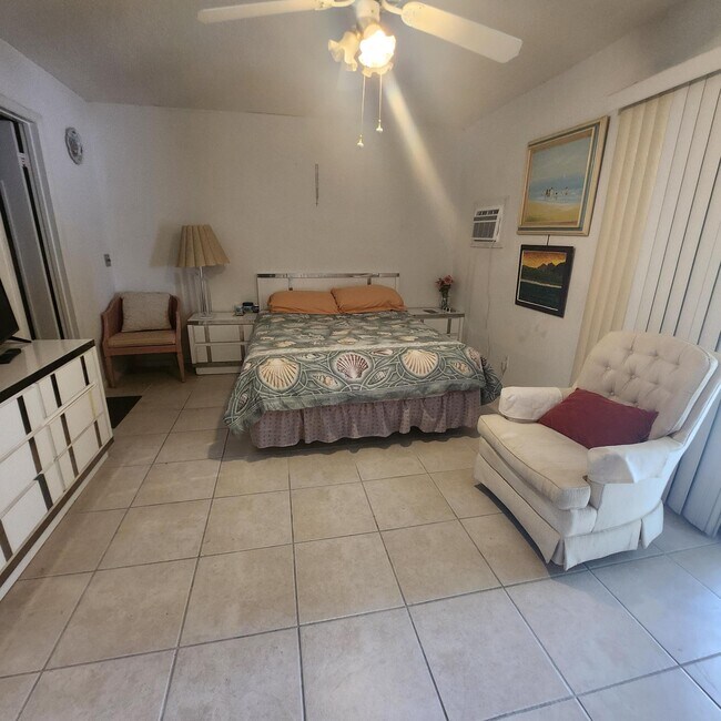 Building Photo - 18 Oakridge B