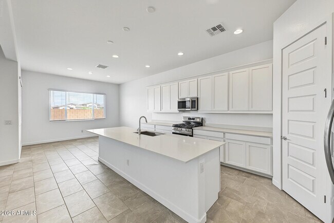 Building Photo - 9654 W Mitchell Dr