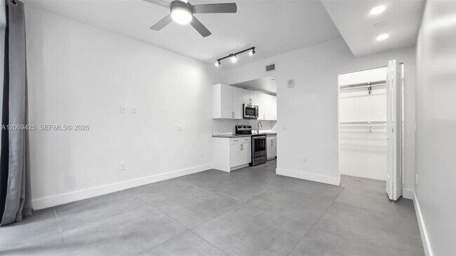 Building Photo - 1536 NW 15th Ave
