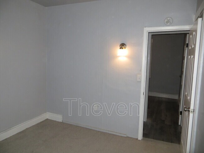 Building Photo - 191 Hampshire St