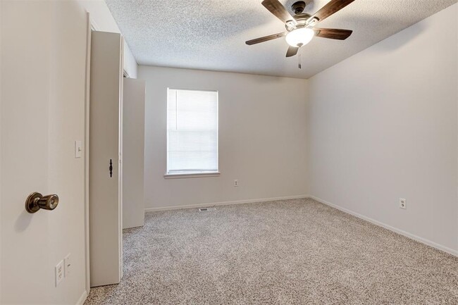 Building Photo - 524 Sherwood Ln