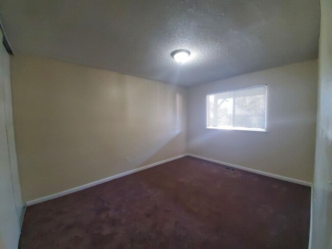 Building Photo - Nice 3 bedroom 2 bathroom Home