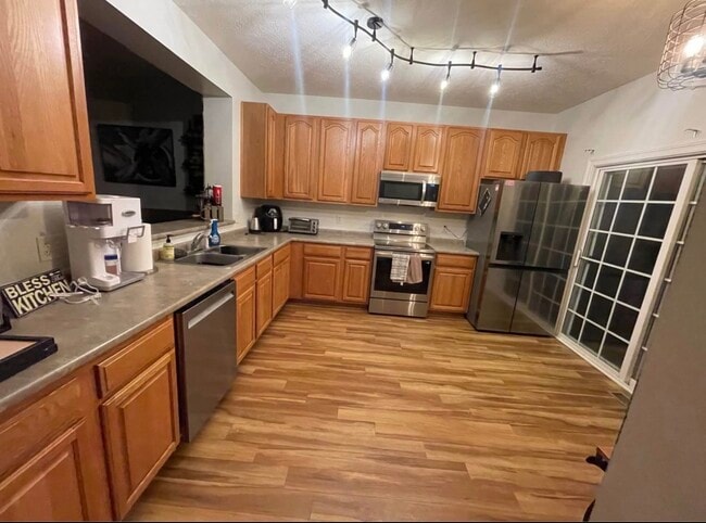 Building Photo - 2690 Gardenia Ave