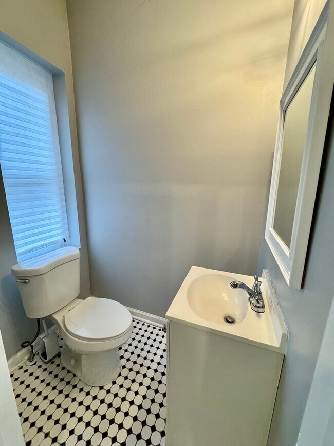 Building Photo - Anika Homes 3 Bedroom