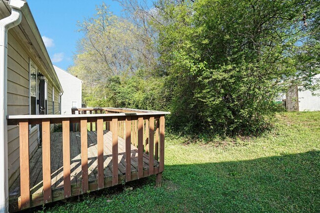 Building Photo - 3 Bedroom 2 Bath Home