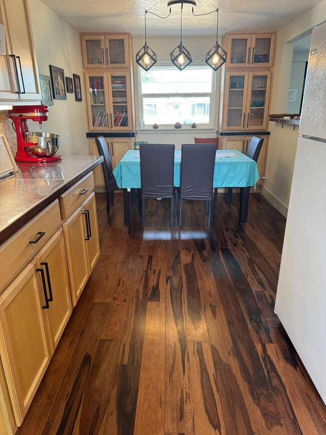 Building Photo - The Urban Sanctuary an adorable SHORT OR L...