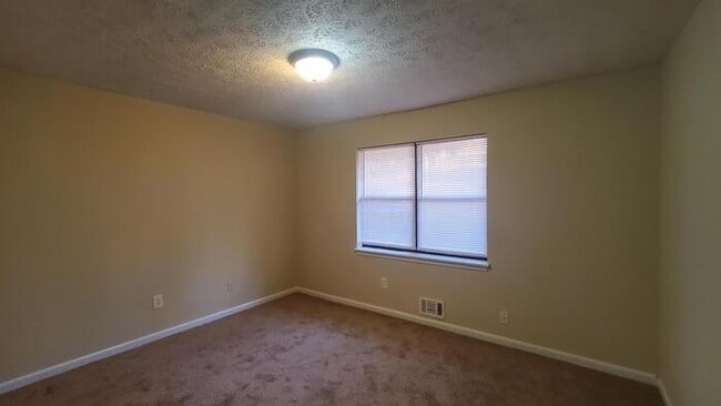 Building Photo - 1170 Kings Mill Run N