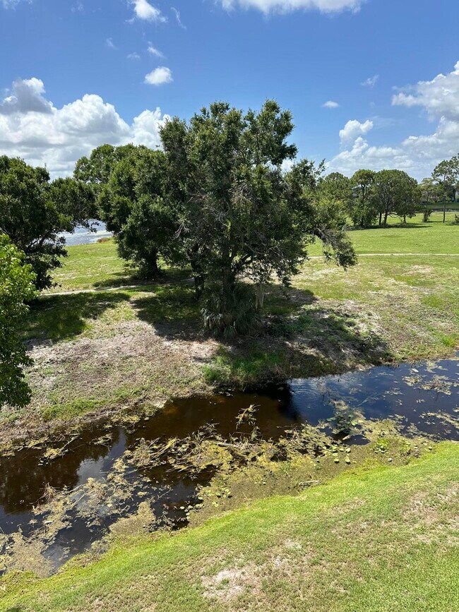 Primary Photo - 2080 Greenview Shores Blvd