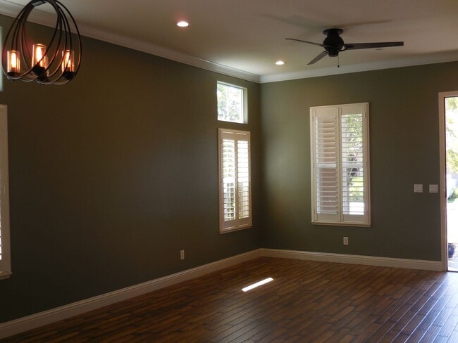 Building Photo - Spacious Single Story Home in Springlake!
