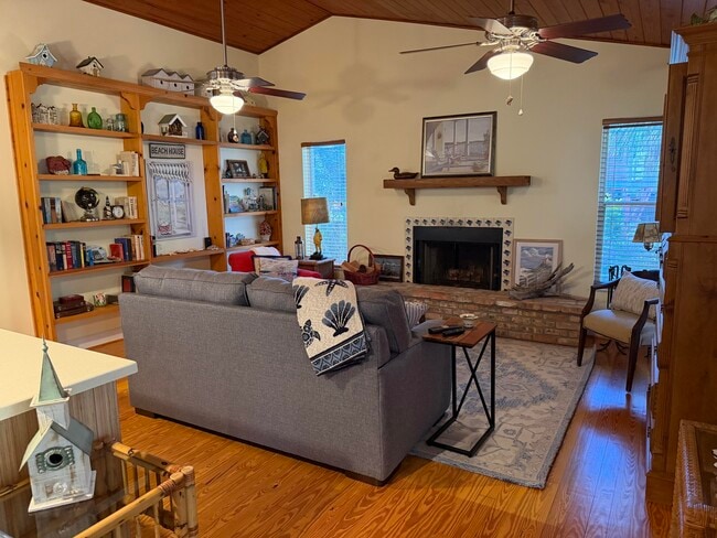 Building Photo - 1941 W Shell Ln