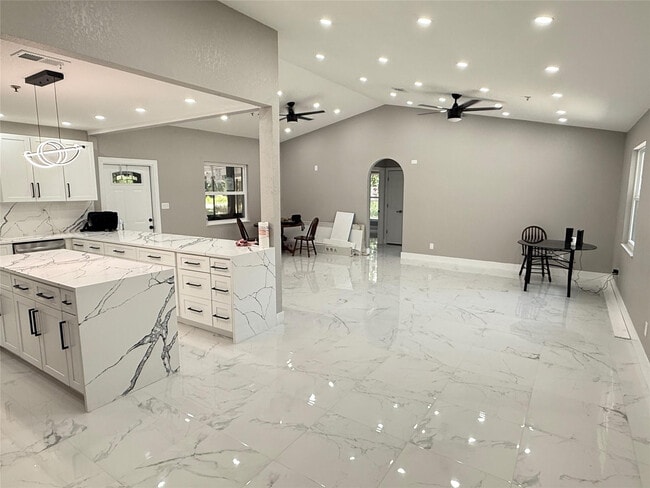 Building Photo - 603 N Sunset Ave