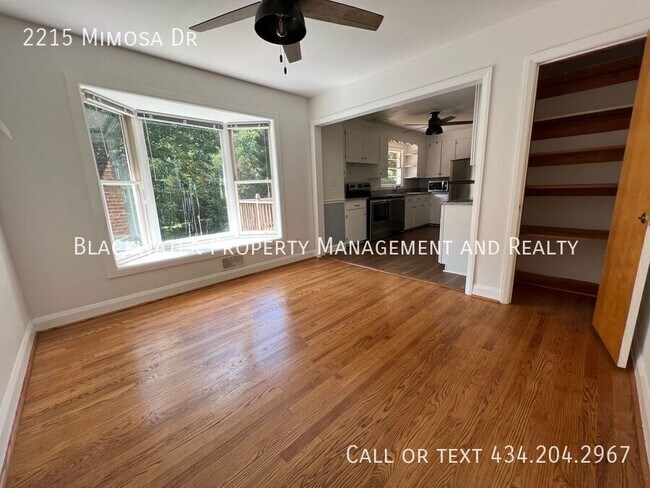 Building Photo - 2215 Mimosa Dr