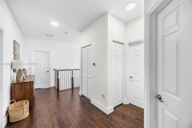 Building Photo - 10470 NW 69th Terrace