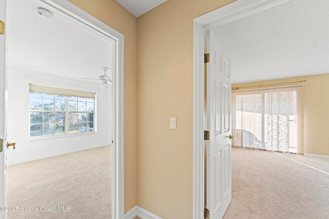 Building Photo - 500 Hidden Hollow Dr