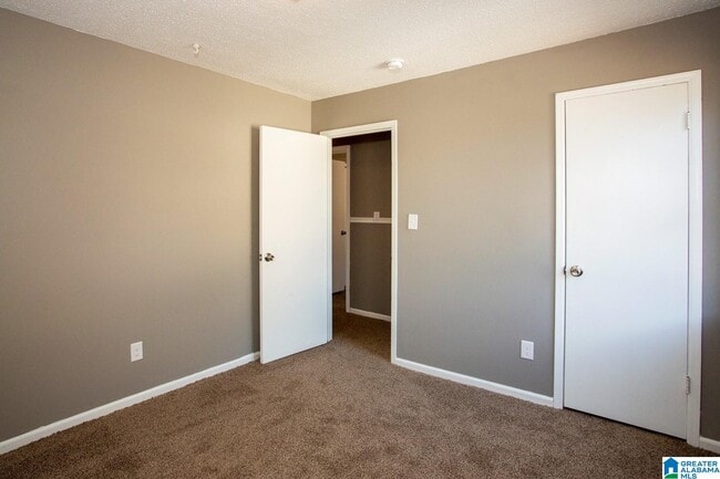 Building Photo - 118 Fox Hollies Blvd