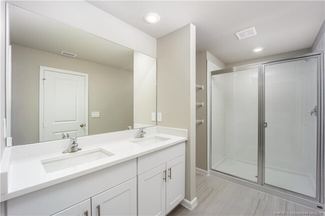 Building Photo - 407 Salisbury Cir