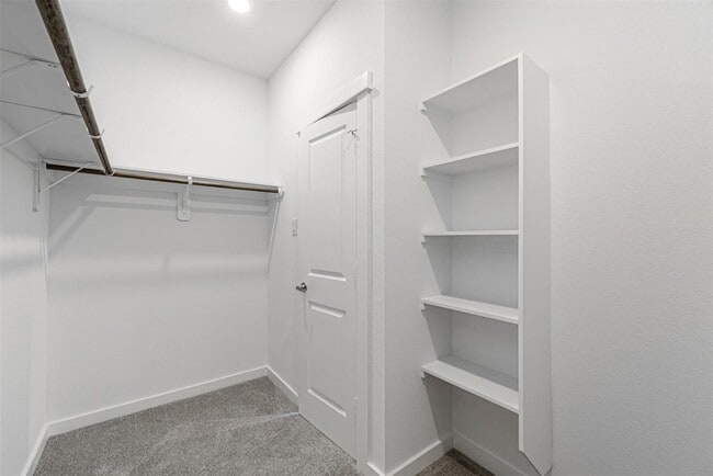 Building Photo - 6725 Parker Oaks Ln