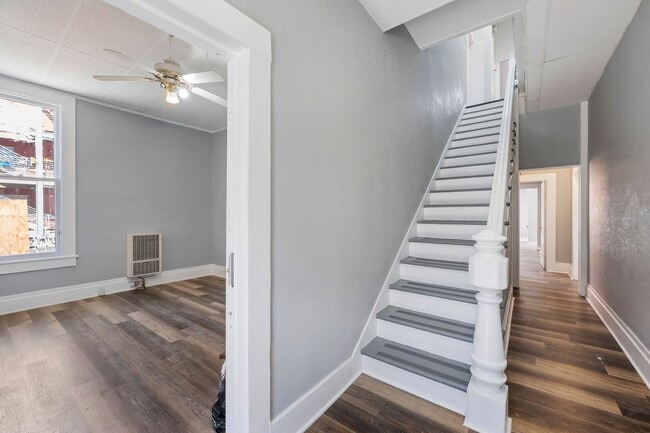 Building Photo - Modern 10-Room Downtown Gem – Ideal for Flexible Housing Use!