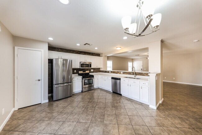 Building Photo - 12552 W Charter Oak Rd