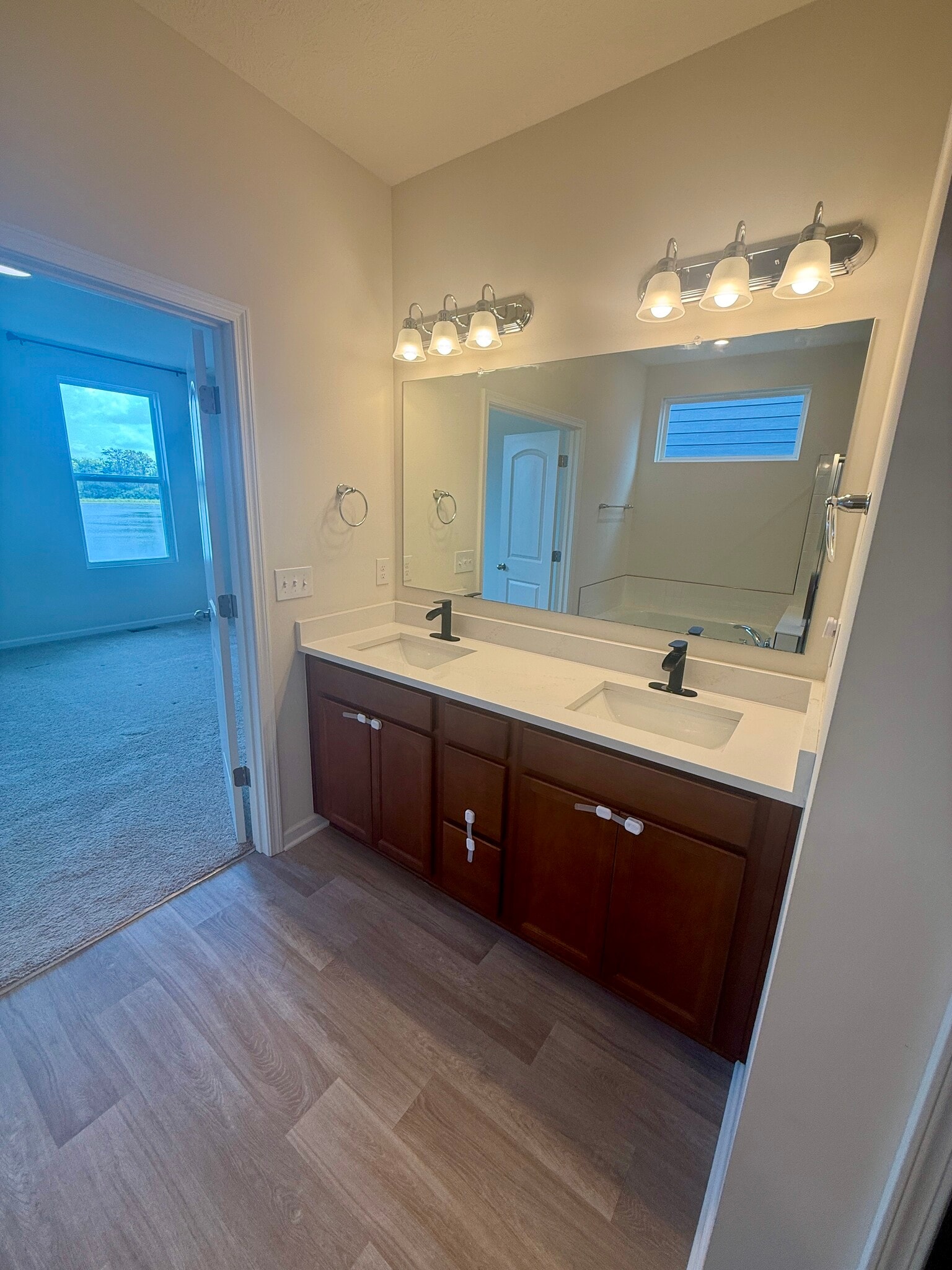 Master Bathroom - 2062 Broccoli Dr