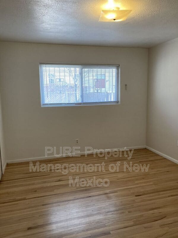 Building Photo - 712 Cagua Dr NE