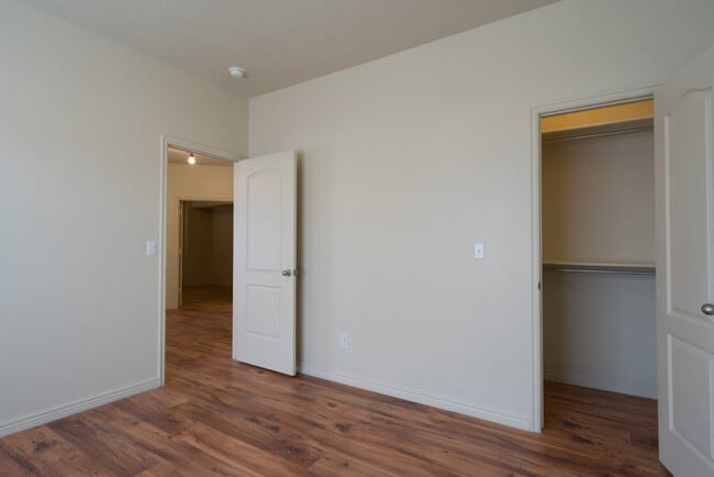 Building Photo - Five bedroom, three bath, 2,300 sq ft town...