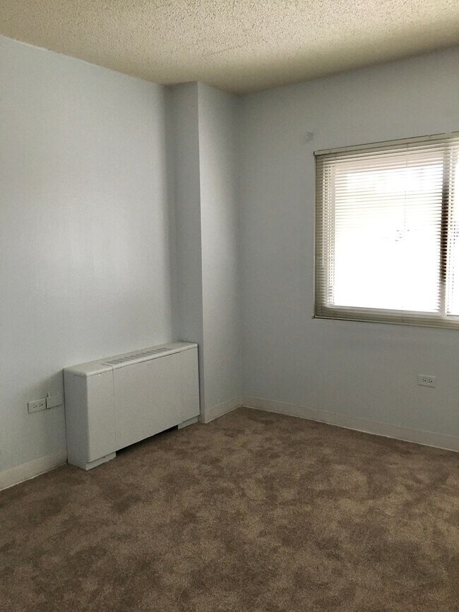 Building Photo - Senate Plaza