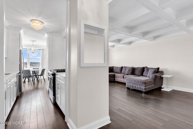 Building Photo - 28 Riverside Ave