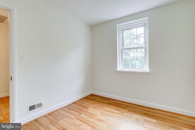 Building Photo - 2822 S Buchanan St