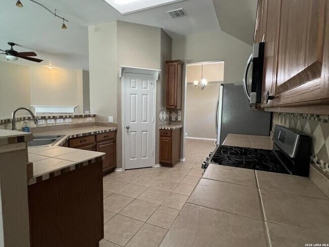 Building Photo - 4724 Green Bluff Dr