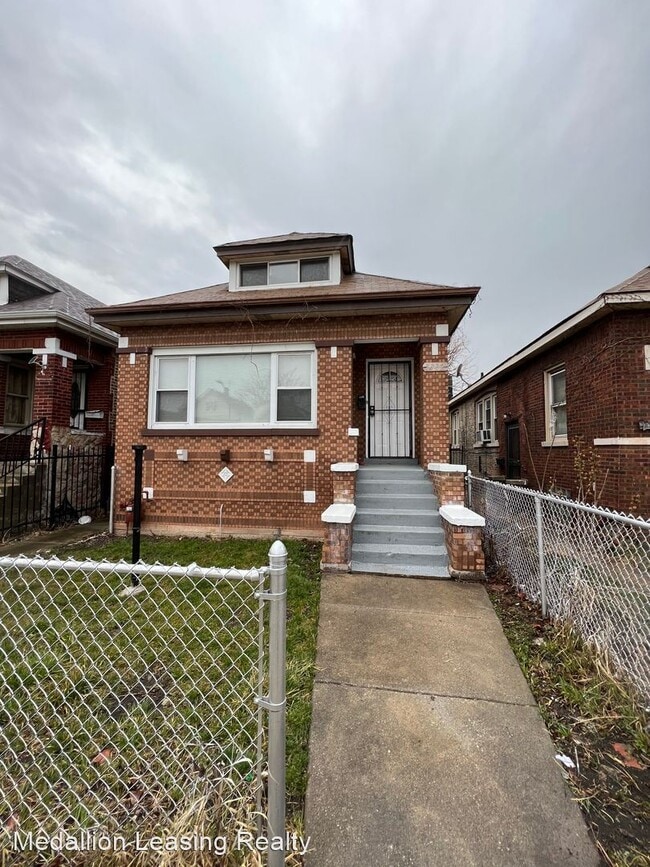 Primary Photo - 4 br, 2 bath House - 7312 S Oakley Ave